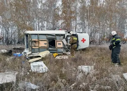 Машина скорой помощи перевернулась в Новосибирской области