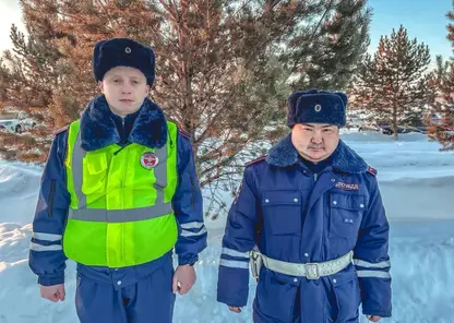 В Красноярском крае сотрудники ГИБДД предотвратили крупный пожар в частном доме