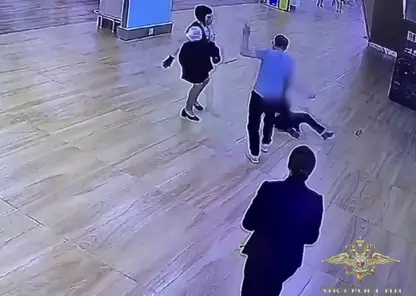 64-летний мужчина с ножом напал на сотрудницу аэропорта Красноярск