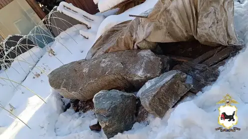 Житель Иркутска хранил у себя в гараже больше 120 нефритовых камней весом более 6,5 тонн