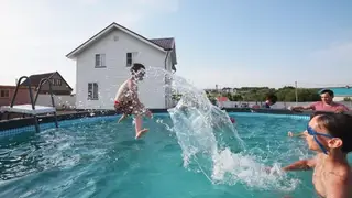 Трагедия под Иркутском: 2-летний ребенок утонул в бассейне во время празднования дня рождения знакомых семьи Трагедия под Иркутском: 2-летний ребенок утонул в бассейне во время празднования дня рождения знакомых семьи