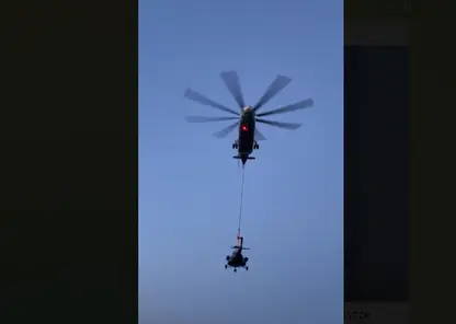 Совершивший аварийную посадку вертолет Ми-8 доставили в аэропорт Якутска