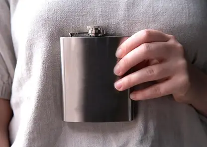 Красноярцев предупредили о фляжках с капсулой яда