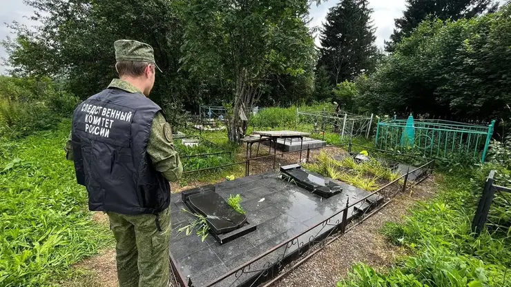 В Кемеровской области пьяные подростки разгромили кладбище