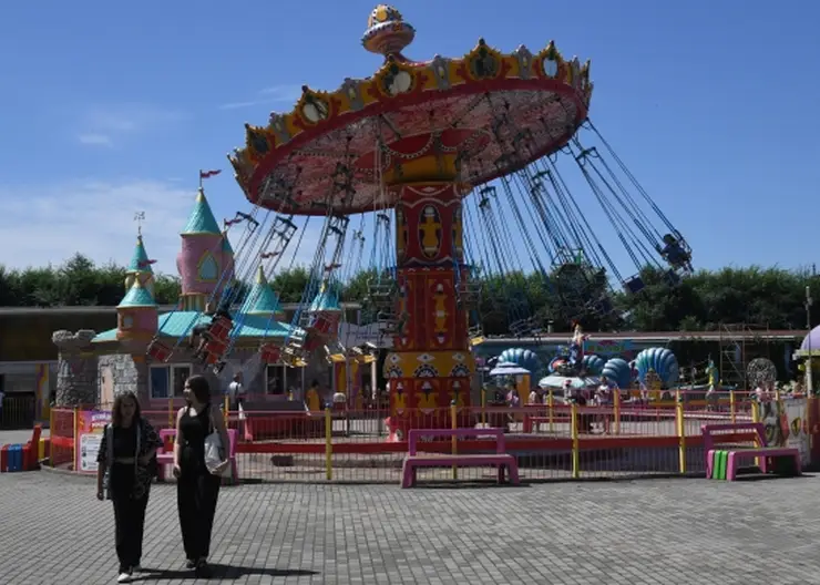 После травмирования детей на аттракционе прокуратура Новосибирска проверила всю технику в Центральном парке