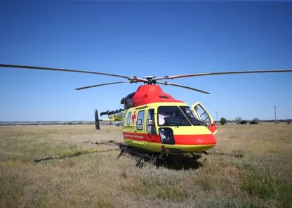 Спасатели на вертолете эвакуировали больного туриста с алтайских гор (видео)