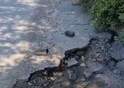 Жители Красноярска обратили внимание на дорожное полотно у пожарной части