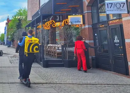 Путин намерен поручить МВД разобраться с передвижением курьеров по тротуарам