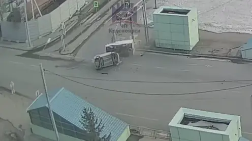 В Красноярске в ДТП перевернулись два автомобиля