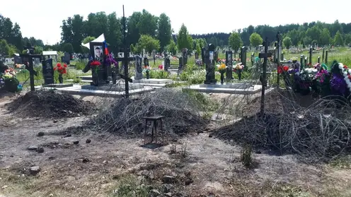 Три свежие могилы ветеранов СВО полностью сгорели в Зеленогорске: к пожару могла привести непотушенная свеча