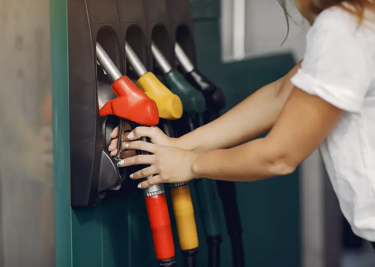 Бензин в Красноярске: где заправиться дешевле? Сравнение цен на популярных АЗС