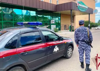 В одной из больниц Улан-Удэ 30-летняя женщина укусила медсестру и порвала ее халат