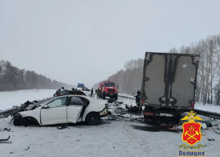 Трое погибли в ДТП на трассе в Кузбассе