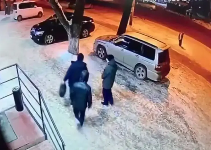 В Иркутске задержали курьера, который помогал мошенникам обманывать пенсионеров на деньги