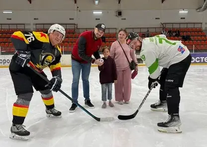 Омские хоккеисты-любители сыграют матч, чтобы помочь маленькой Монике