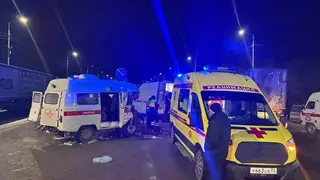 Грузовик протаранил автомобиль скорой помощи на трассе в Омской области Грузовик протаранил автомобиль скорой помощи на трассе в Омской области