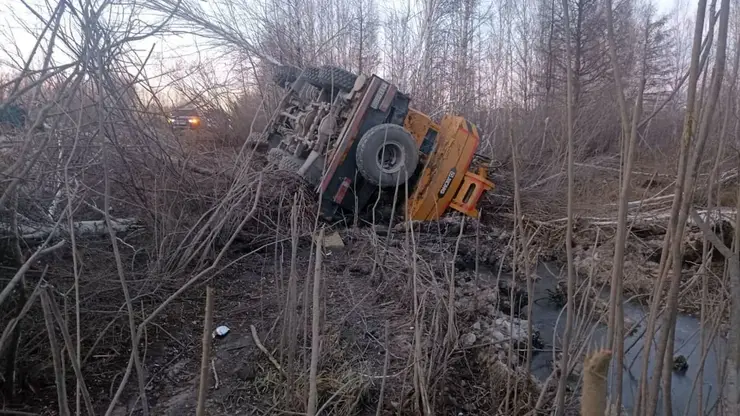 В Забайкалье водитель автокрана погиб в ДТП, пассажир госпитализирован