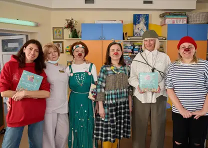 В Красноярске прошли «Чуткие чтения» первой книги, написанной больничными клоунами и детьми с онкологией