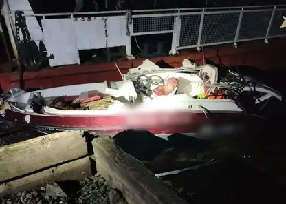Водитель катера погиб при столкновении с баржей во время прогулки на озере в Республике Алтай