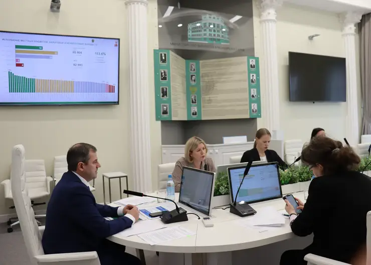 Доходы и расходы местных бюджетов края составили 240 млрд рублей за прошлый год