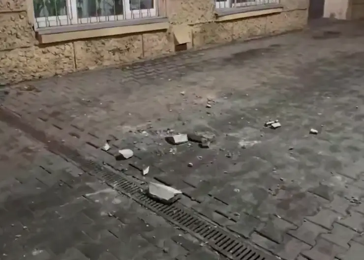 В Красноярске рушится ещё один дом в центре города