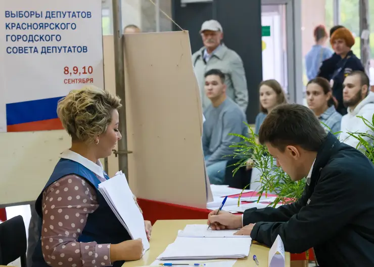 Руководитель Красноярского Михаил Котюков проголосовал на выборах