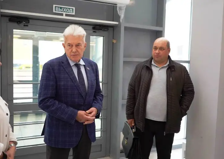 Виктор Кардашов проверил ход строительства новой школы в микрорайоне «Бугач»