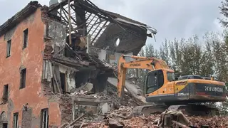 В Ленинском районе Красноярска сносят аварийную трехэтажку