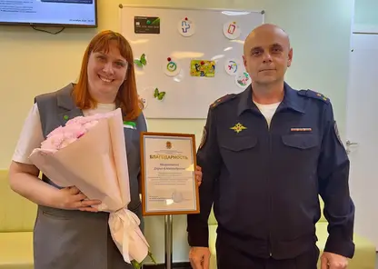 Сотрудница банка в Красноярске спасла пенсионерку от мошенников и потери 800 тысяч рублей