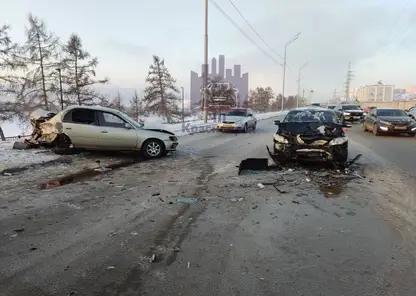 В Красноярске образовалась пробка на Дубровинского из-за аварии