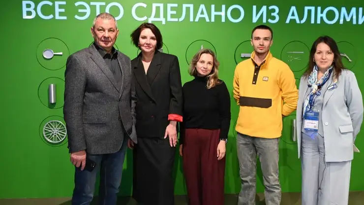 Управленцы РУСАЛа и ЭН+ посетили интерактивный стенд компаний в красноярском Национальном центре «Россия»