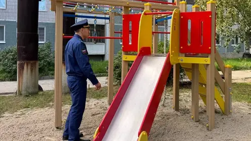 Мальчик, травмированный на детской площадке в Томской области, получит компенсацию