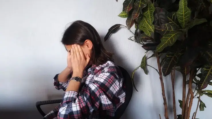 Врачи рассказали, как разорвать порочный круг боли и стресса при мигрени