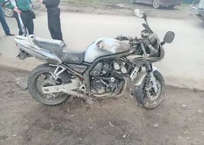 Мотоциклист без прав и шлема разбился в Богучанском районе Красноярского края, врезавшись в опору ЛЭП