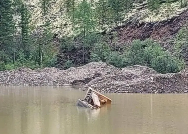 Погиб водитель бульдозера, он упал в отвал с водой на золотодобывающем предприятии в Красноярском крае