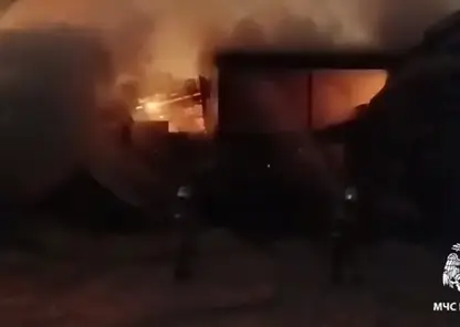 Крупный пожар в Иркутской: загорелся цех лесопромышленного комплекса (видео)