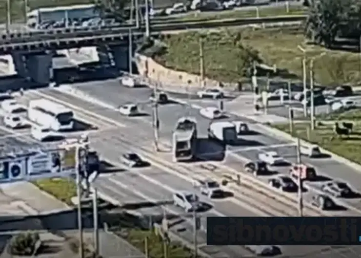 Трамвай сошел с рельсов на Матросова и поставил в пробку всю Предмостную