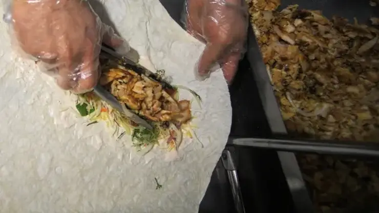 В Иркутске задержан мясной гурман, обчистивший ларек с шаурмой