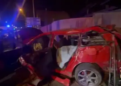 Ночное ДТП в Абакане: водитель и пассажир получили травмы, одна женщина погибла