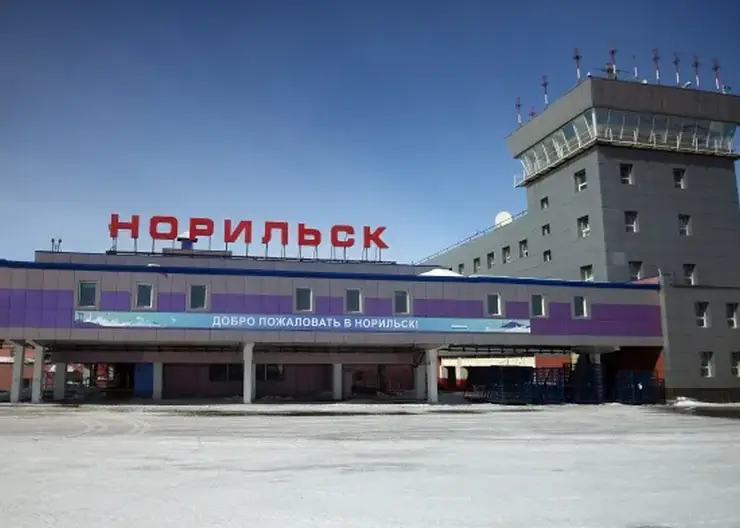 Самолет Dash-6 выкатился за пределы взлетно-посадочной полосы в аэропорту Норильска