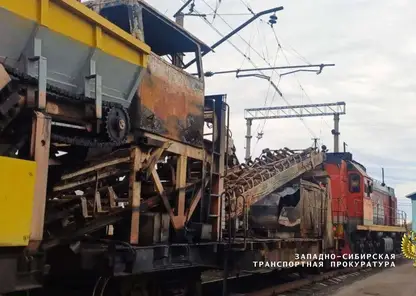 Спецтехника загорелась на рабочем поезде в Новосибирской области