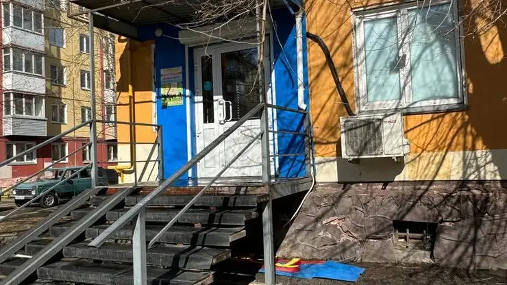 Пожилая красноярка выпала из окна 3 этажа во время урагана и скончалась