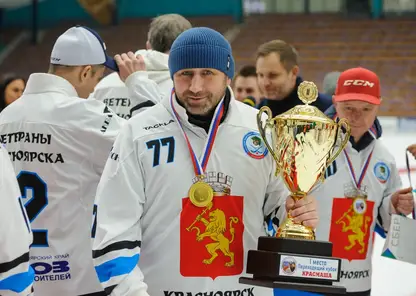 Награждены победители кубка АО «Красмаш» по хоккею с мячом