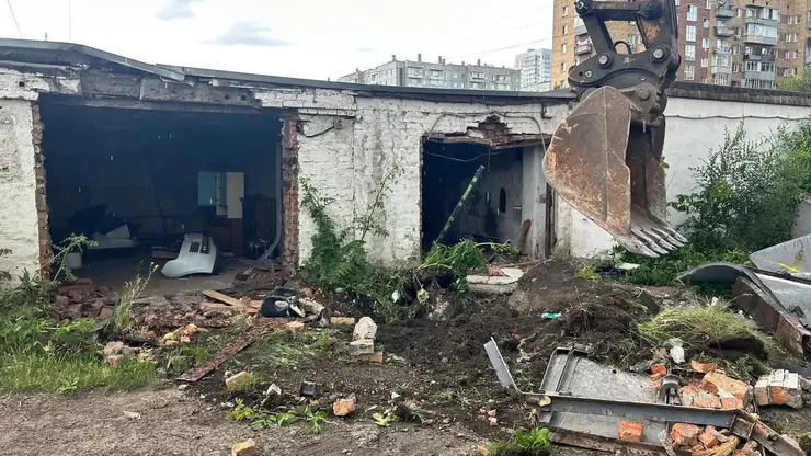 Гаражи начали сносить на Гладкова в Красноярске из-за строительства новой дороги