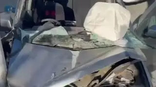 Стрела автокрана срезала крышу автомобиля на Камчатке. Две женщины погибли