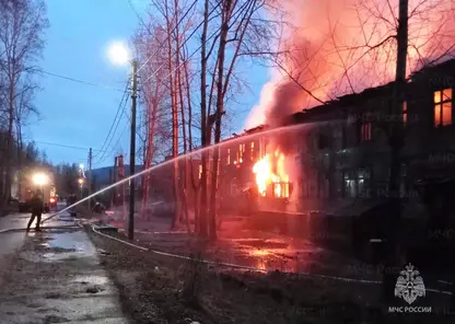 В Приангарье ночью 26 мая огонь уничтожил многоквартирный дом