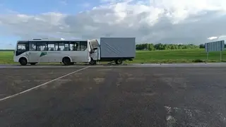 «Газель» и пассажирский автобус столкнулись на трассе в Красноярском крае: есть пострадавшие