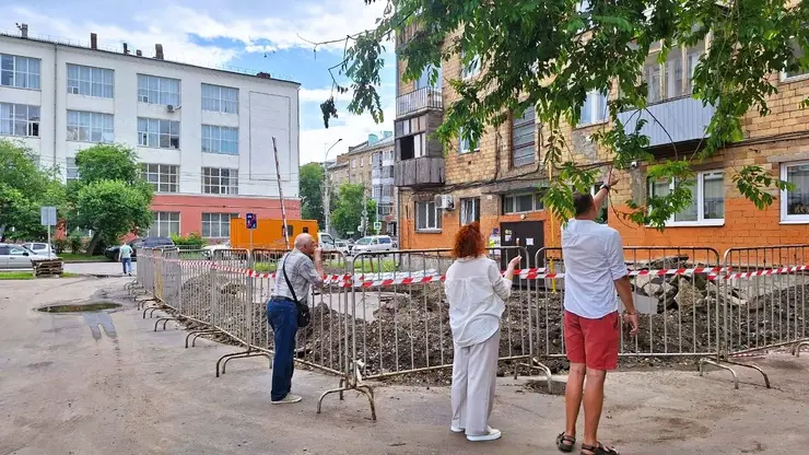 В Красноярске укрепление фундамента дома на Бограда не прекратили из-за ливня