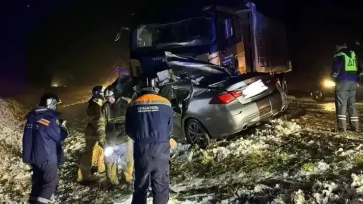 Два человека погибли в лобовом столкновении с грузовиком под Новосибирском