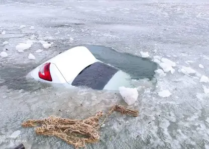 35-летний мужчина едва не утонул со своим авто на Красноярском водохранилище